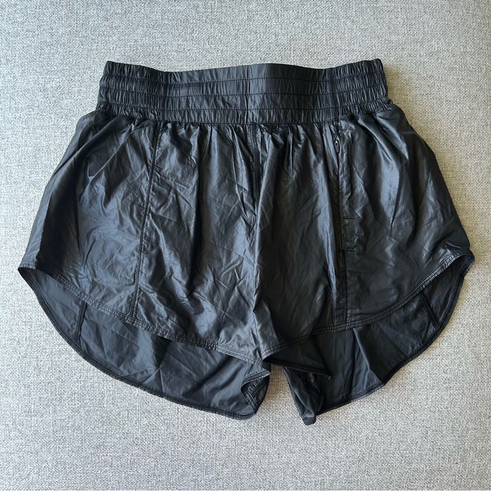 Lululemon Hotty Hot High Rise HR Short Matte Sheen Lined Black Size 6